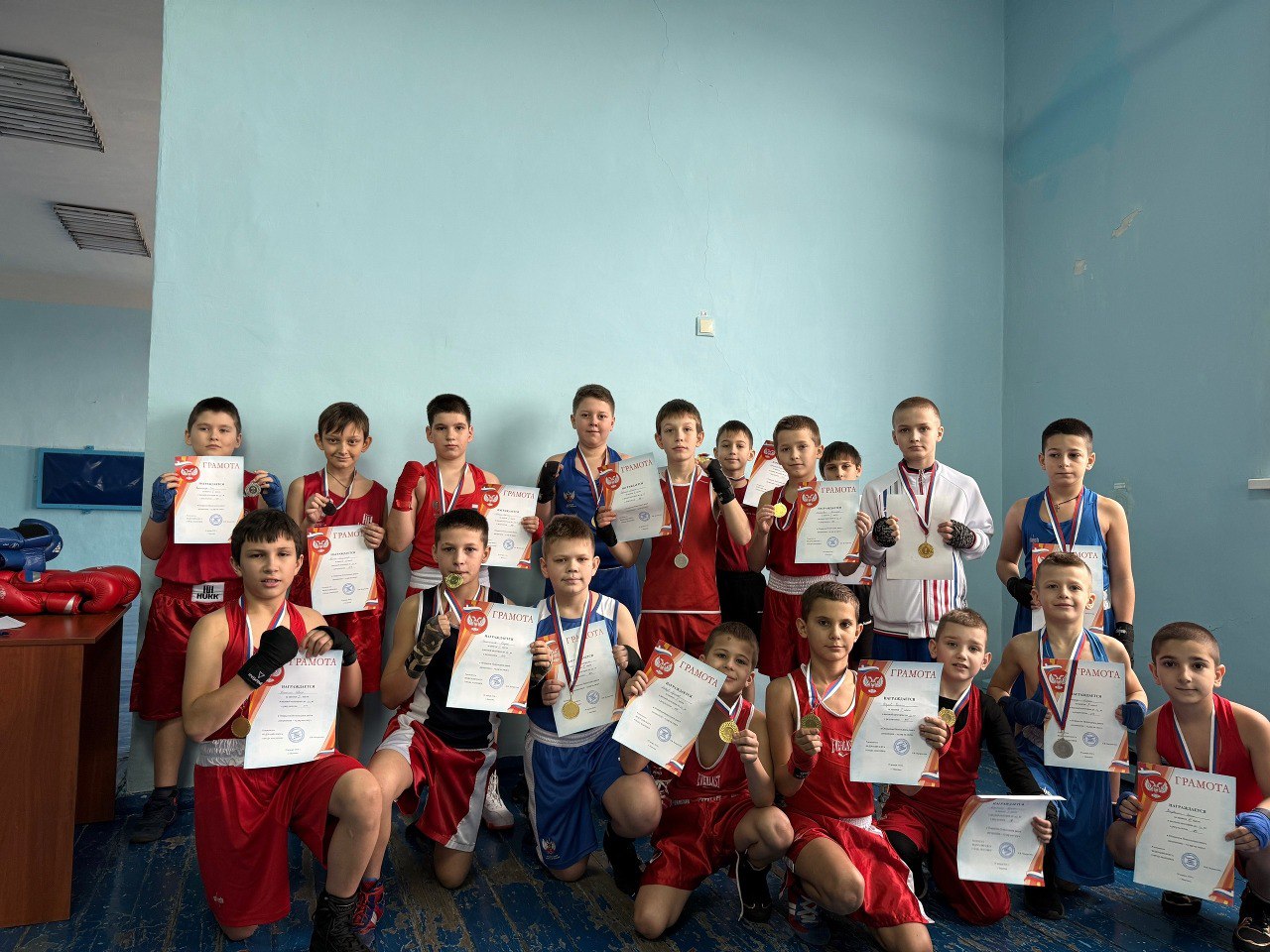 9 января на базе МБУ ДО «СШ № 2 г. Макеевки» состоялось тренировочное мероприятие - «Открытый Новогодний ринг» по боксу в дисциплине «удар на силу»