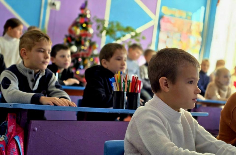 16 января 2026 года в начальных классах ГБОУ "ОШ № 45 Г.О. МАКЕЕВКА" состоялся особенный урок, посвященный светлому празднику Крещения Господня, который назвали "Свет Крещенской воды"