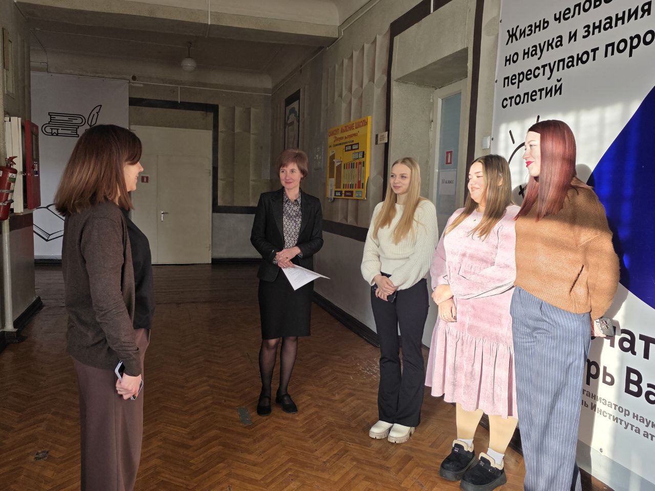 Сегодня, 3 февраля, спикер Оксана Кобельская провела встречу по адресу: г.о. Макеевка, г. Макеевка, ул. Островского 5/17, в рамках поручения Главы ДНР Дениса Пушилина