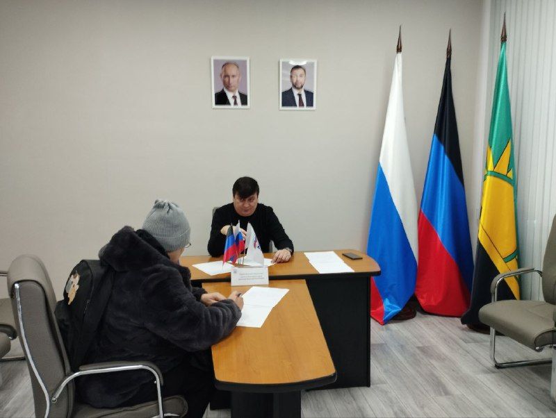 Сегодня, 6 февраля, депутат Народного Совета Донецкой Народной Республики Василий Перцев провел приём граждан, участников СВО и членов их семей в общественной приемной «Единой России» Центрально-Городского внутригородского...