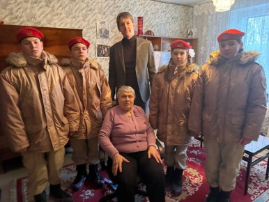 Сегодня, 13 февраля, в канун 37-й годовщины со дня вывода советских войск из Республики Афганистан, руководитель Управы Центрально-Городского внутригородского района Алексей Еськов и представители Юнармии посетили матерей...