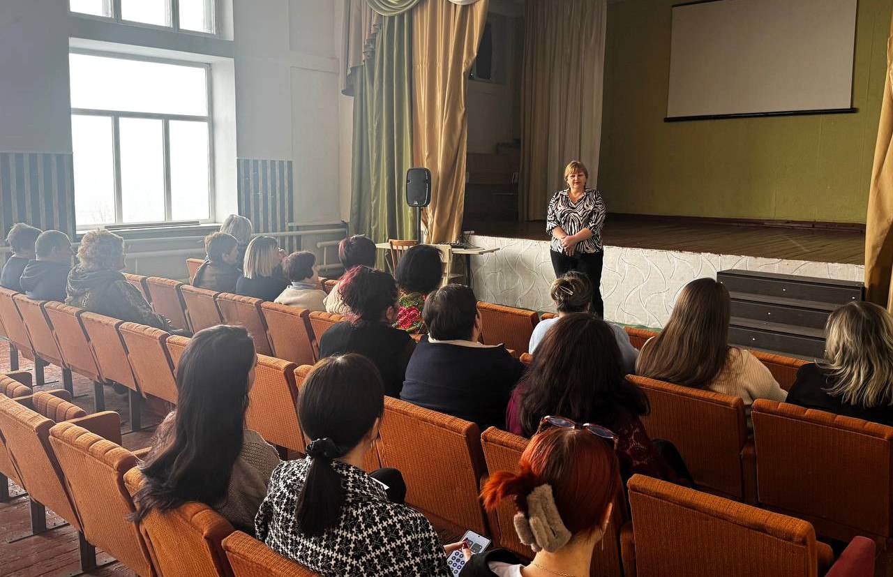 19 февраля заместитель главы Администрации Макеевки Ирина Сидякина встретилась с жителями Советского района в здании Средней школы № 92