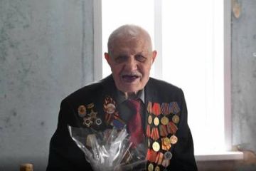 В Макеевке с 23 февраля поздравили ветерана Великой Отечественной войны Николая Мельникова