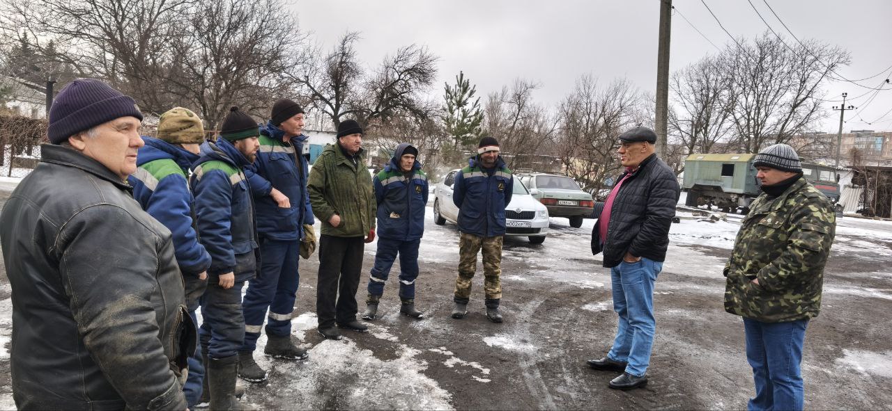 24 февраля в Советском внутригородском районе депутат Макеевского городского совета первого созыва Олег Венжега провел встречу по улице Вокзальной