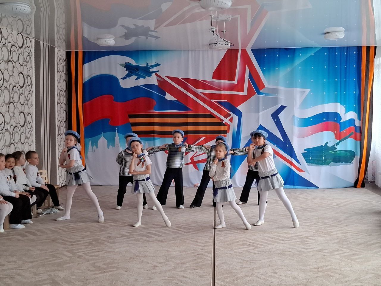 В дошкольных учреждениях городского округа Макеевка состоялись праздничные мероприятия, посвященные Дню защитника Отечества