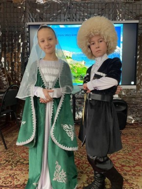 В рамках Года единства народов России стены ГБОУ «СШ № 11 Г.О. МАКЕЕВКА» наполнились духом многонациональной России