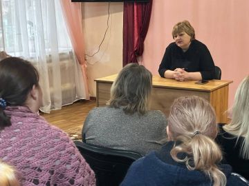 Сегодня, 26 февраля, заместитель главы администрации городского округа Макеевка Ирина Валентиновна Сидякина провела встречу в рамках поручения Главы ДНР Дениса Пушилина в ГБУ социального обслуживания «Центр социального...