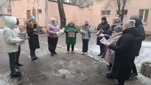 26 февраля в Советском внутригородском районе депутат Макеевского городского совета первого созыва Оксана Бевцык провела встречу с жителями микрорайона Магистральный возле дома № 14