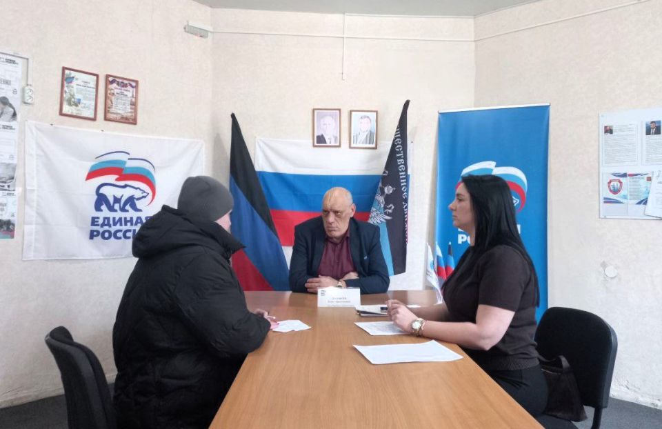Сегодня, 3 марта, депутат Макеевского городского совета Донецкой Народной Республики первого созыва Олег Венжега провел прием граждан в общественной приемной партии «Единая Россия» Советского внутригородского района...