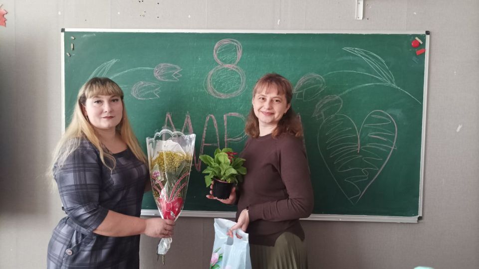 Сегодня, 6 марта, в преддверии Международного женского дня в Червоногвардейском районе продолжаются поздравления женщин-Героинь, а также матерей, чьи сыновья находятся в зоне специальной военной операции или погибли...