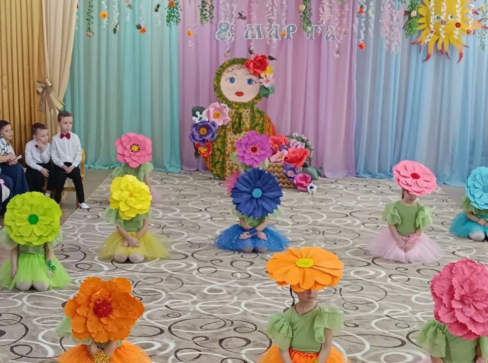 В преддверии прекрасного праздника 8 Марта в ГБДОУ «ДЕТСКИЙ САД № 184 Г.О. МАКЕЕВКА» ДНР было особенно шумно и весело: ребята встречали весну и готовились поздравлять любимых мамочек и бабушек