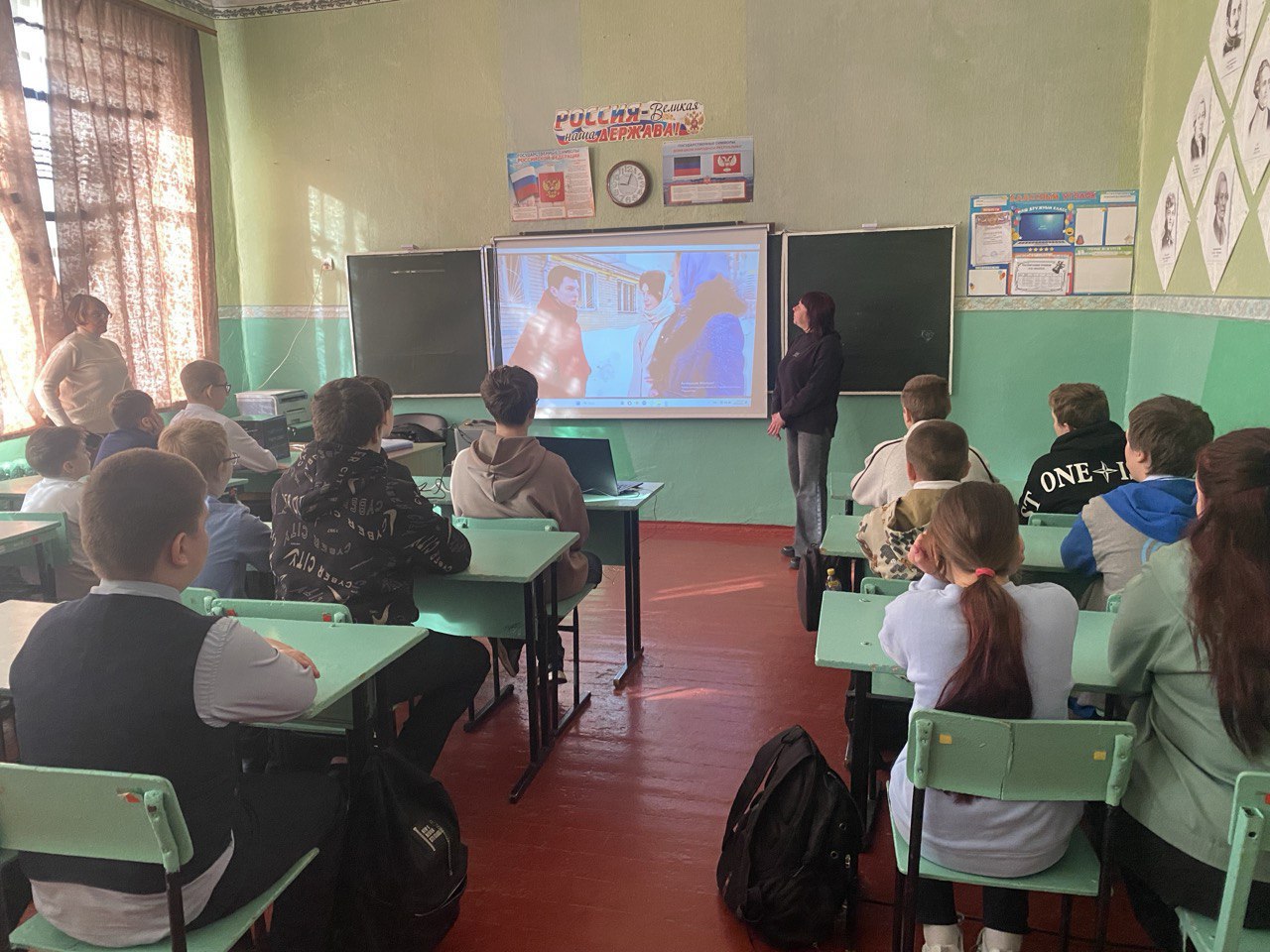 В Макеевке старшеклассникам рассказали о рисках вербовки в интернете