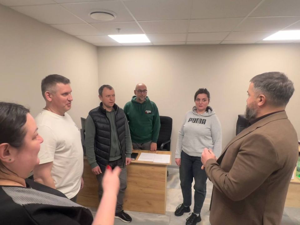 �������, 18 �����, � ������ ��������� ����� ���������� ������ ��������, ������� ����������� ���������� ������ �������� ������� ������ ������� �� ������: �. ��������, ��. 250-����� ��������, 74