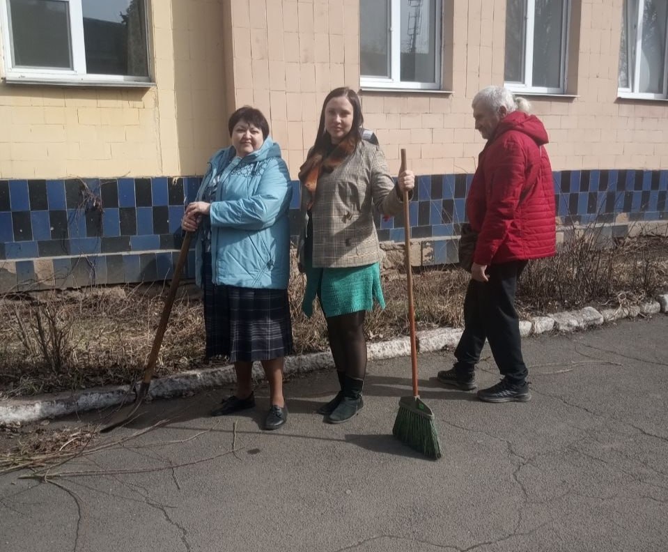 Сегодня, 20 марта, в рамках мероприятий по благоустройству в весенне-летний период сотрудниками ГБОУ «Основная школа № 36 городского округа Макеевка», ГБОУ «Средняя школа № 21 городского округа Макеевка», ГБУ «Городская...