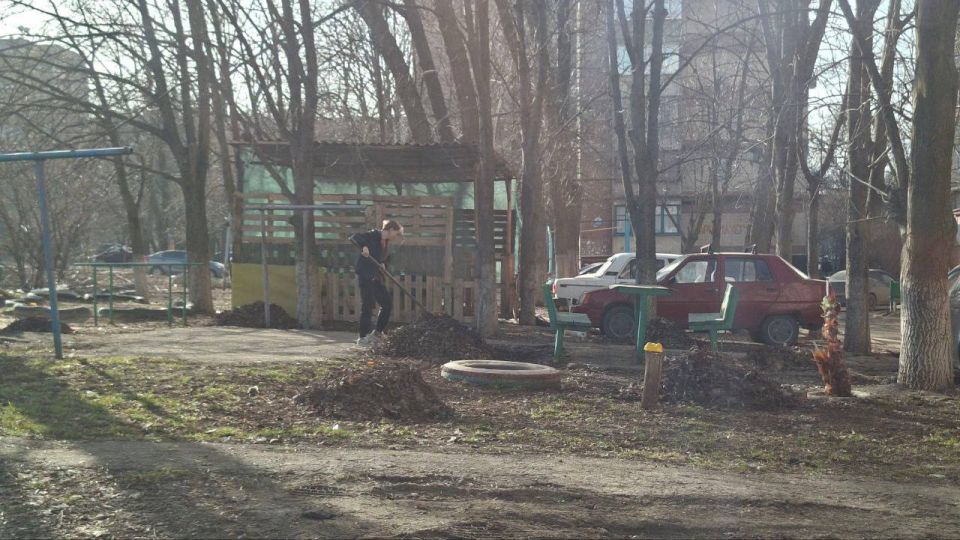 В Горняцком районе состоялся общегородской субботник