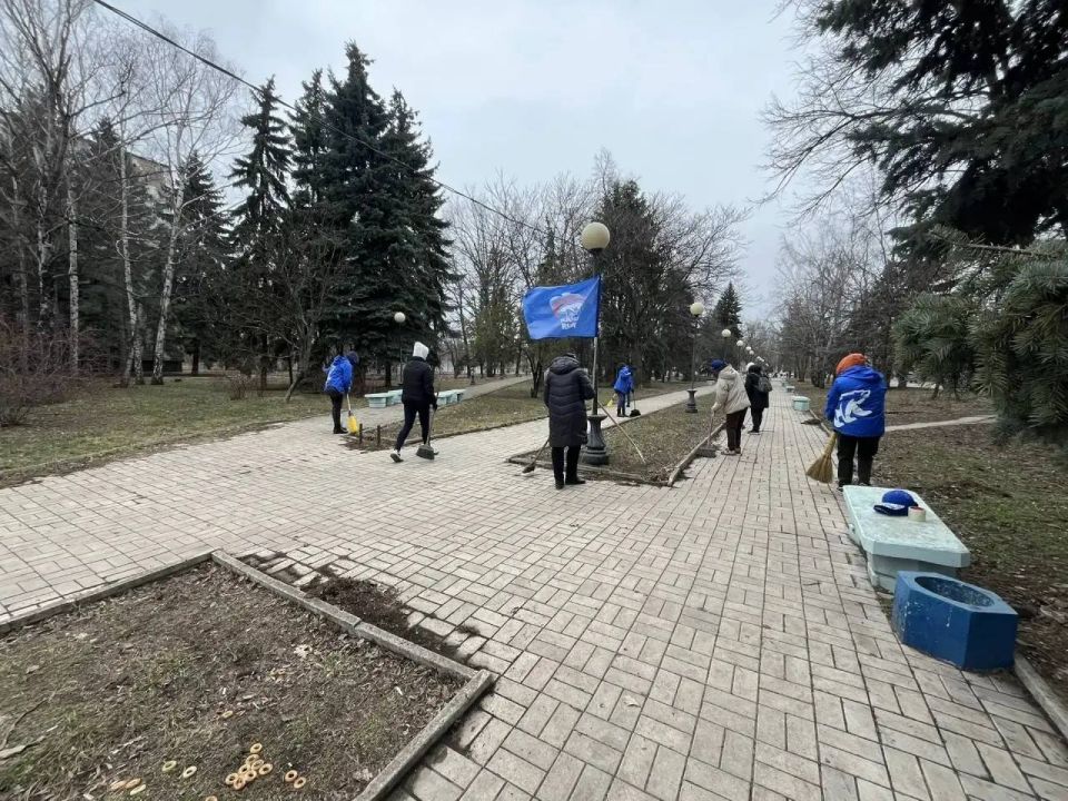 В Макеевке прошёл общегородской субботник в рамках акции «Зелёный Донбасс»