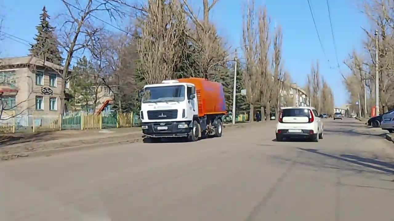 Сегодня, 23 марта, с целью приведения территории в надлежащее санитарное состояние силами МУП АГМ «Перспектива» проведены работы по механизированной уборке проезжей части автодороги по ул. Ленина