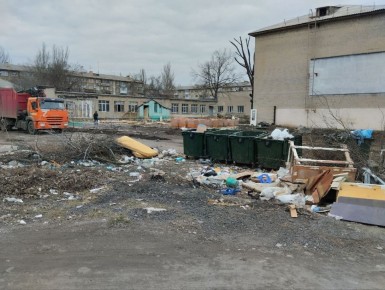 С целью приведения территории в надлежащее санитарное состояние в Кировском внутригородском районе выполнены работы по вывозу крупногабаритных накоплений мусора на контейнерных площадках по адресам: ул. Парижской Коммуны, д....
