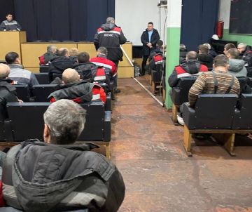 В рамках поручения Главы ДНР Дениса Пушилина, сегодня, 23 марта, депутат Макеевского городского совета Андрей Лаверченко провел встречу с трудовым коллективом филиала № 3 «Макеевский металлургический завод» ООО «Южный...