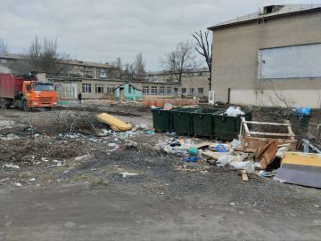 С целью приведения территории в надлежащее санитарное состояние в Кировском внутригородском районе выполнены работы по вывозу крупногабаритных накоплений мусора на контейнерных площадках по адресам: ул. Парижской Коммуны, д....