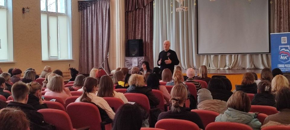 Андрей Бедило: 24 марта 2026 года провел рабочую встречу с председателями родительских комитетов общеобразовательных школ и дошкольных учреждений г.о. Макеевка