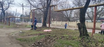 Сотрудники Государственного бюджетного учреждения социального обслуживания «Центр социального обслуживания Кировского района города Макеевки» приняли участие в акции «Чистый четверг»