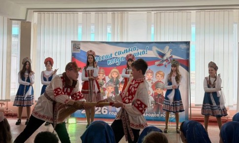 26 марта в ГБОУ «СШ № 34 Г.О. МАКЕЕВКА» состоялся яркий фестиваль «Россия – мозаика культур», посвященный Году единства народов России