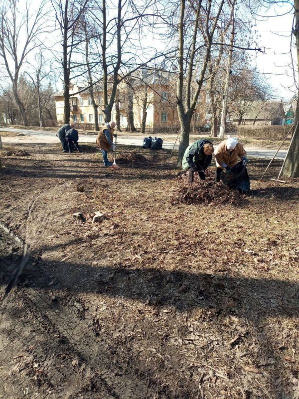 В Горняцком внутригородском районе активно продолжаются субботники в рамках партийного проекта «Единой России» - «Городская среда»