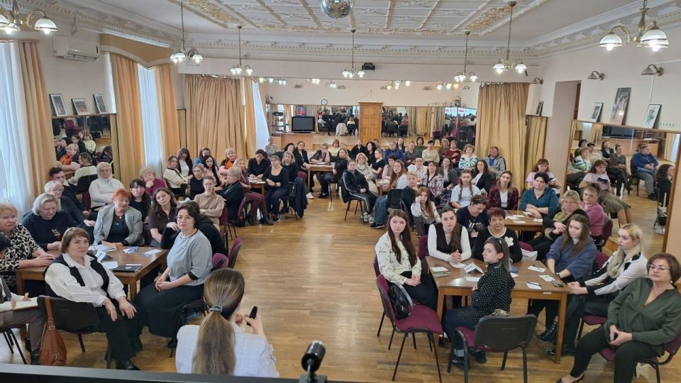 27 марта 2026 года Донецкий Республиканский Дворец детского и юношеского творчества стал эпицентром профессионального диалога для руководителей театральных кружков и студий учреждений дополнительного образования и школьных...