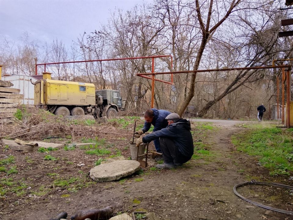 30 марта, Филиалом «Макеевское ПУВКХ» ГУП ДНР «Вода Донбасса» проведены работы по прочистке от засора канализационного коллектора в районе дома № 2 по ул. Пионерской