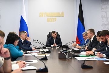 Денис Пушилин: Работа МФЦ, запуск предприятий, восстановление гражданской инфраструктуры — этим и другим темам посвятили оперативное совещание