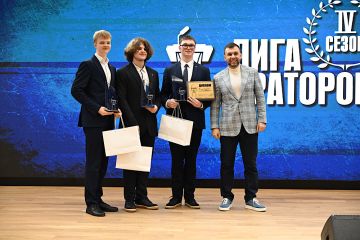 Денис Пушилин наградил победителей IV сезона турнира «Лига ораторов»