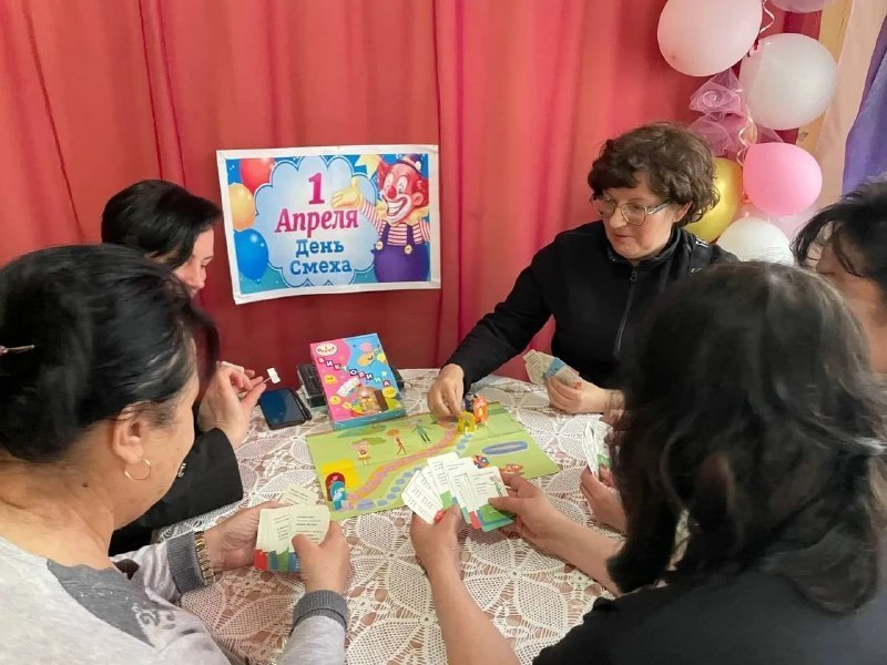 Сегодня, 1 апреля в ГБУСО ЦСОН Червоногвардейского района города Макеевки проведено мероприятие, приуроченное ко Дню смеха
