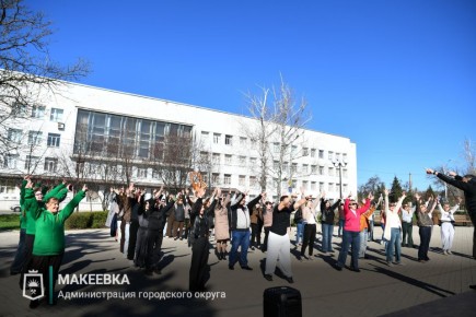 В Макеевке прошла зарядка на свежем воздухе
