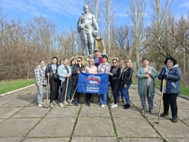 Жители Советского района вышли на субботник