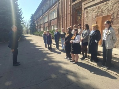 6 апреля депутат Макеевского городского совета Александр Подгорный провел встречу с жителями Кировского района на подведомственной территории Государственного бюджетного общеобразовательного учреждения «Средняя школа № 21...