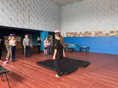 В Центре культуры и досуга поселка Криничная прошла спортивно-игровая программа «Папа, мама, я – спортивная семья!»