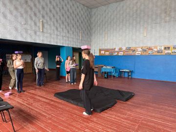 В Центре культуры и досуга поселка Криничная прошла спортивно-игровая программа «Папа, мама, я – спортивная семья!»