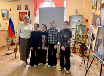 В Детской художественной школе городского округа Макеевка открылась выставка ко Дню беременных