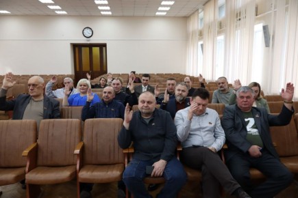 Александр Подгорный: Сегодня 9 апреля присутствовал на внеочередном заседании Макеевского городского совета Донецкой Народной Республики