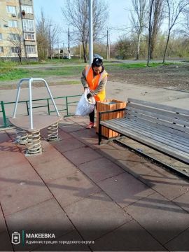 В Макеевке продолжают следить за порядком на детских площадках
