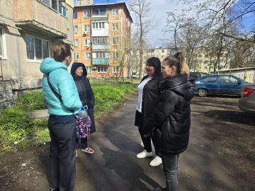 По поручению Главы ДНР Дениса Пушилина, 8 апреля, спикер-активист Татьяна Синяговская провела встречу с жителями Кировского района по адресу: квартал Химик, 9