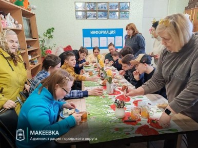 Инклюзивный мастер-класс по кондитерскому искусству прошёл в «Ника плюс»