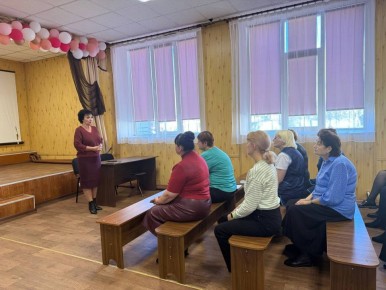 7 апреля, председатель Макеевского городского совета Валентина Харлашка провела встречу с трудовым коллективом ГБОУ «Средняя школа № 62 городского округа Макеевка» ДНР по адресу: г. Макеевка, ул. Репина, 159Б