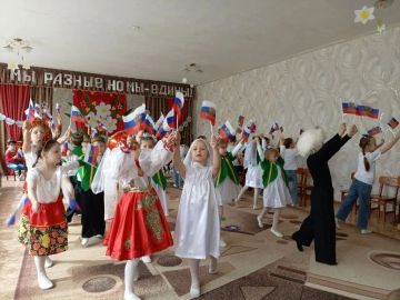 В макеевском детском саду прошёл фестиваль костюмов народов России