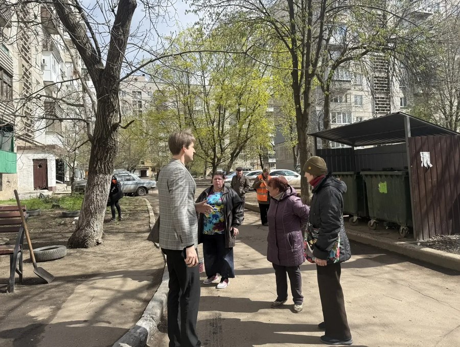 Руководитель Управы Центрально-Городского района Алексей Еськов провел встречу по адресу: ул. Руднева,1