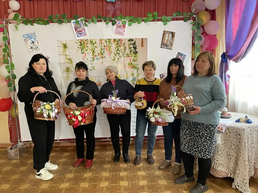 8 апреля в «Центре социального обслуживания населения Червоногвардейского района города Макеевки» для получателей социальных услуг проведён мастер - класс на тему: «Декорирование пасхальной корзинки»