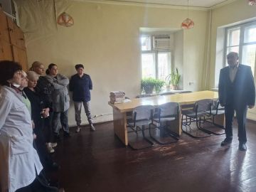 Сегодня, 14 апреля, в рамках поручения Главы ДНР Дениса Пушилина, депутат Макеевского городского совета Александр Подгорный провел встречу с жителями Кировского района по ул. Папанина, 18а