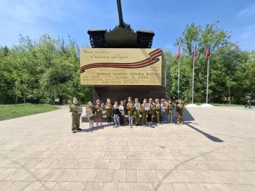 Ежегодная традиция ГБДОУ «Детский сад № 186 городского округа Макеевка» ДНР — возложение цветов к памятнику в канун Дня Победы — вновь объединила воспитанников и педагогов в важном патриотическом мероприятии
