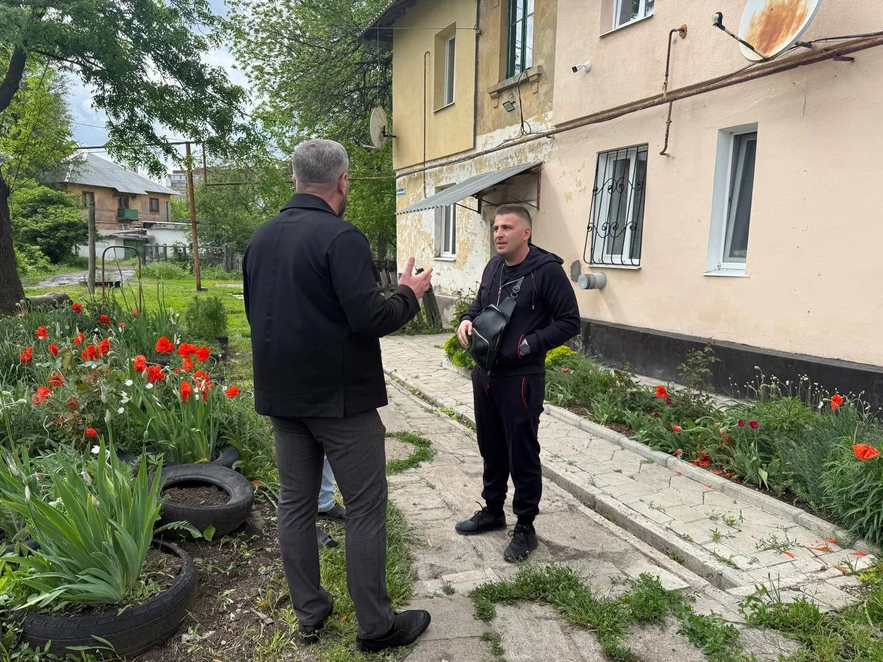 Спикер Алексей Боршош провел встречу с населением на подведомственной территории по адресу: г. Макеевка, ул. Колосниковская, 4